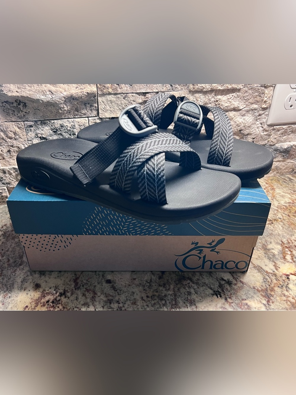 New! Ladies size 11 - Chaco cushz slides in black